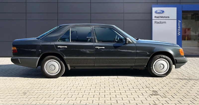 Mercedes-Benz W124 (1984-1993) cena 24400 przebieg: 239255, rok produkcji 1985 z Radom małe 436